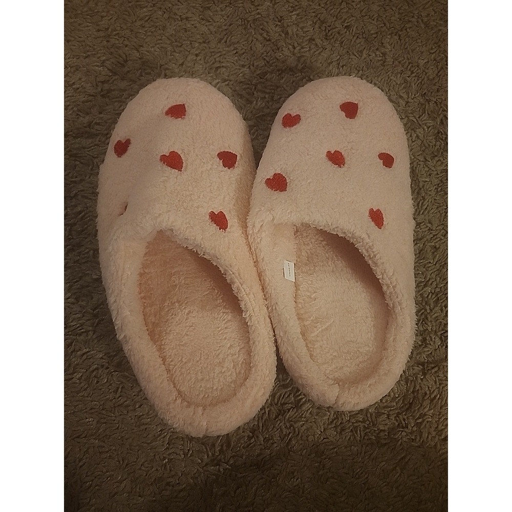 Cozy Women's Heart House Slippers with Soft Quiet Sole, Size 11/12 New